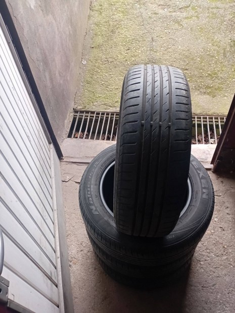 195/60 r15 ny�ri gumi elad�!