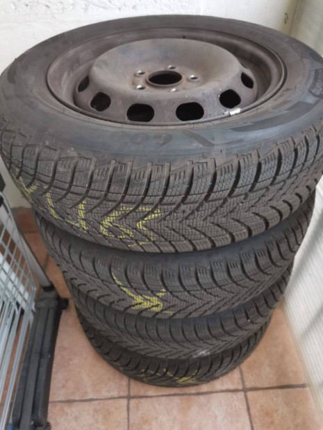 195/65R15 Goodyear Ultragrip Performance 3 újszerű téli gumi 2024/33