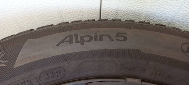 195/65R15 téligumi Toyota jeladós felnin.