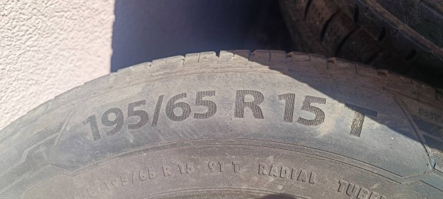 195-65-15 négy darab nyári szép állapotú gumi