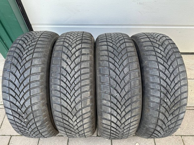 195/65 R15 7,8-8mm újszerű 2022-es Semperit téli gumi eladó!