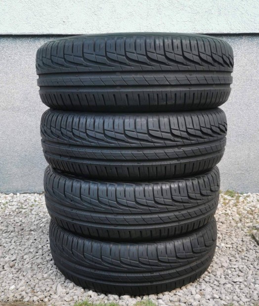 195/65 R15 Uniroyal Rainexpert 5 nyrigumiszett 2022 6,5mm