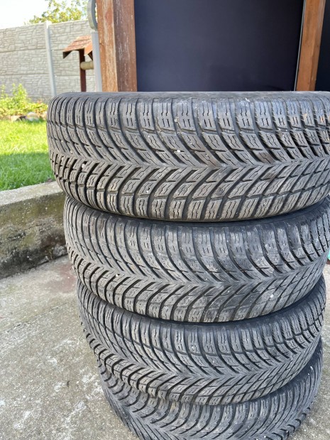 195/65 R15 négyévszakos