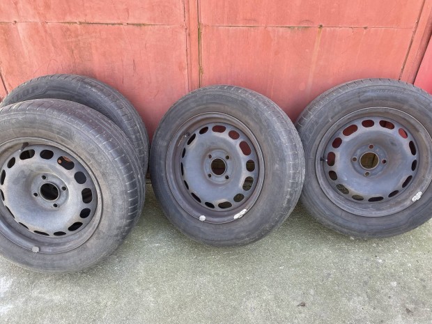 195/65 R15 ny�ri szett