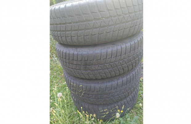 195/65/R15 tli gumi felnin, dsztrcsval, Focus 2-n volt