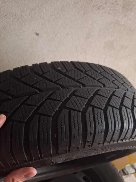 195/65 R15 téli gumi szett felnin (7 mm)