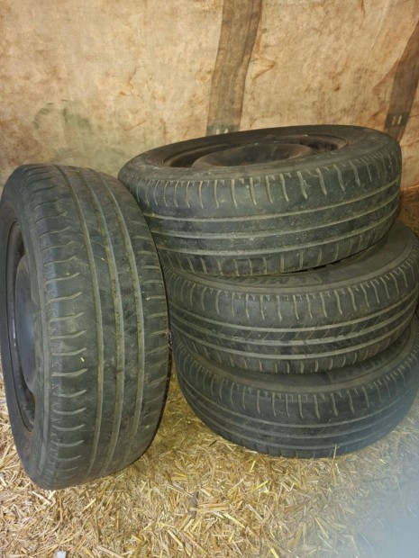 195/65 R 15 nyári gumi 5*112 felnivel