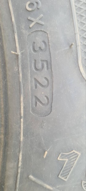 195/65 - 15 s. nyari gumi.