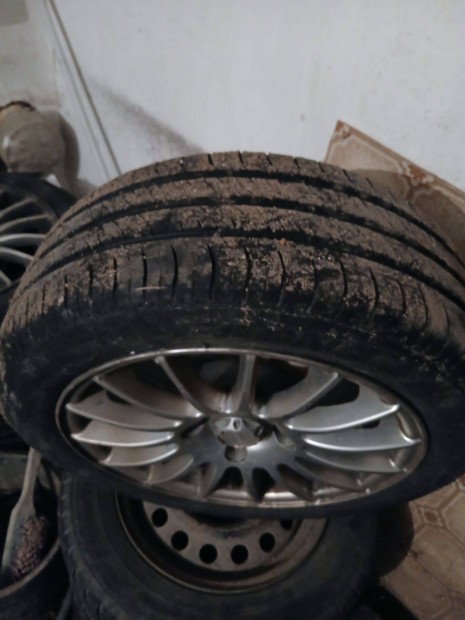 195/ 50 r15 nyari gumi elad�