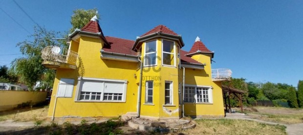 195 nm-es h�z elad� Cegl�d