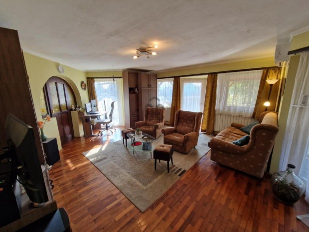 195 nm-es hz elad Marcali