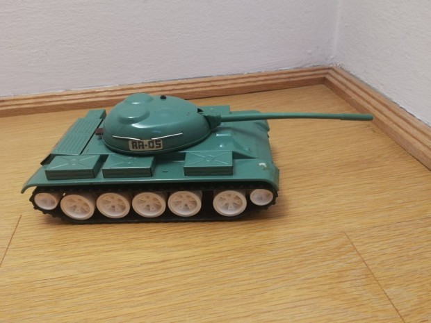 1967.évből: Ites ra-05 tank, kb. 30 x 20 x 10 cm, 4,5 Voltos elemmel