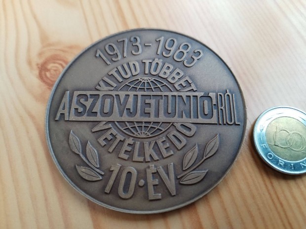 1973-1983 jubileumi emlkrem Ki Mit Tudd Tbbet a Sovietunirl