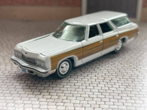 1973 Chevrolet Caprice Wagon modell aut - Johnny Lightning 1:64 mret