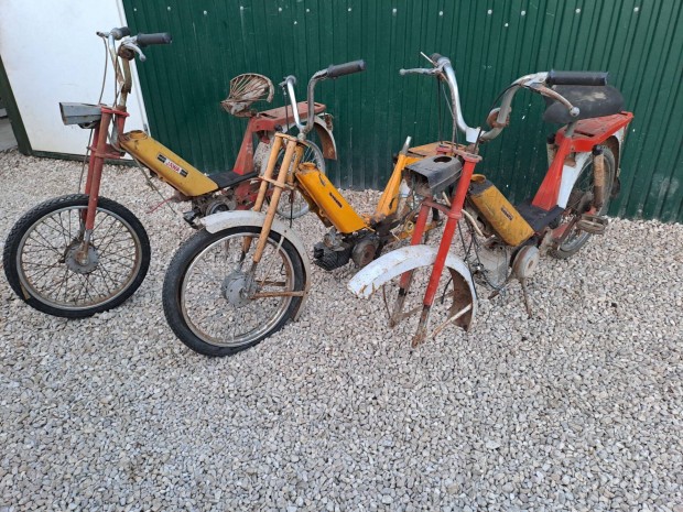 1977 Jawa Babetta 207/108 v�z alkatr�szekkel (3db)