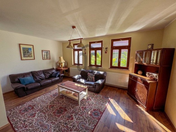 197 nm-es h�z elad� Bakonyk�ti