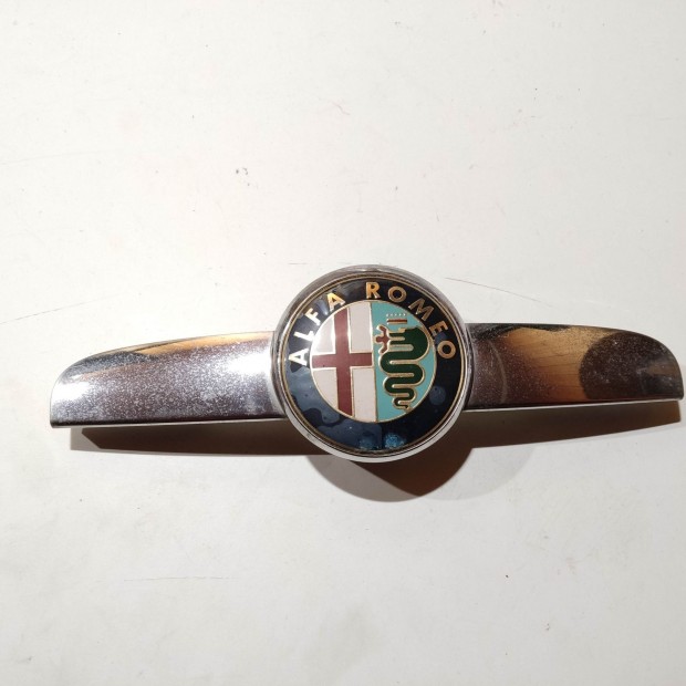 199048 Alfa Romeo 159 2005-2011 első embléma, embléma tartó a képen