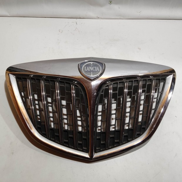 199567 Lancia Delta 2008-2014 Díszrács, a képen látható sérüléssel