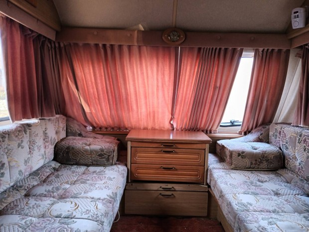 1996-os Elddis lakókocsi megkímélt állapotban