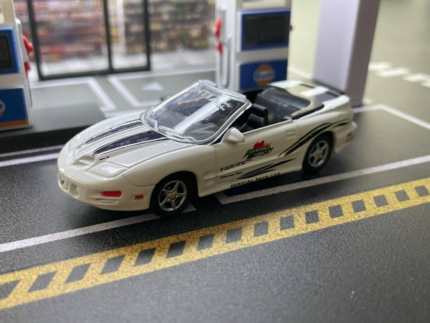 1999 Pontiac Trans Am modellaut - Greenlight 1:64 mret