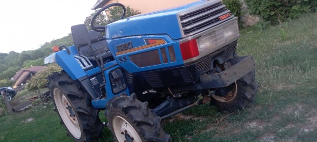 19Le japán kistraktor talajmaróval 4x4 Szervós