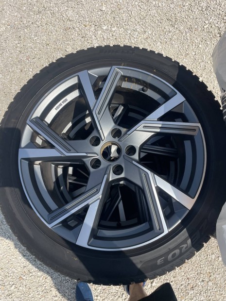 19 Coll 245/45R19 AUDI A6,A7,A5,A4, Téli szett újszerű téligumival