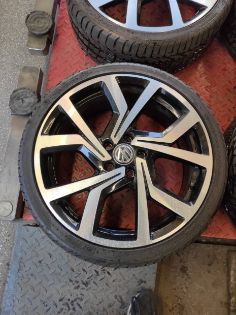 19" 19 5x112 VW Golf GTI 225/35r19 pirelli nyári 450eft/4db