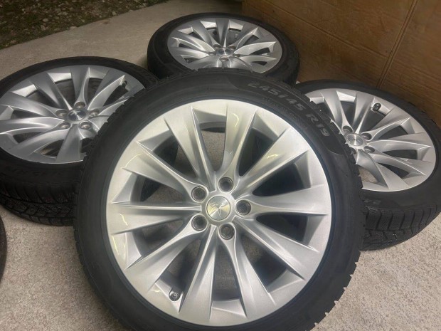 19" gyári Tesla S alufelni garnitúra Tpms szenzorokkal téli gumi 5x120