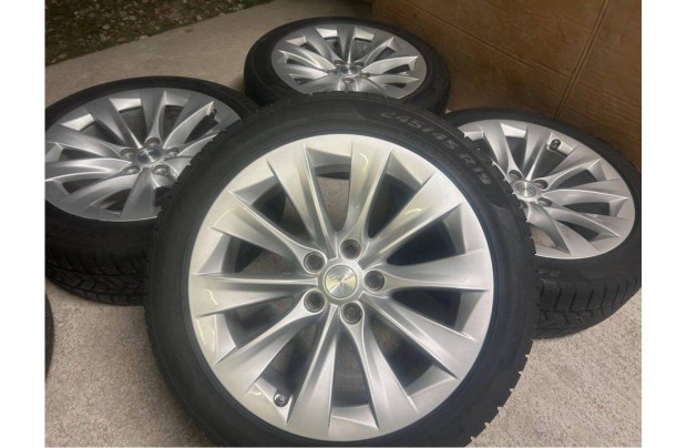 19" gyári Tesla S alufelni garnitúra Tpms szenzorokkal téli gumi 5x120