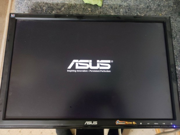 19"-os monitor. 5 darab.Haszn�lt. D-sub csatlakoz�s. H�l�zati k�bellel