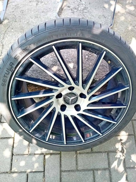 19 colos felni, nyári gumival, csavarokkal