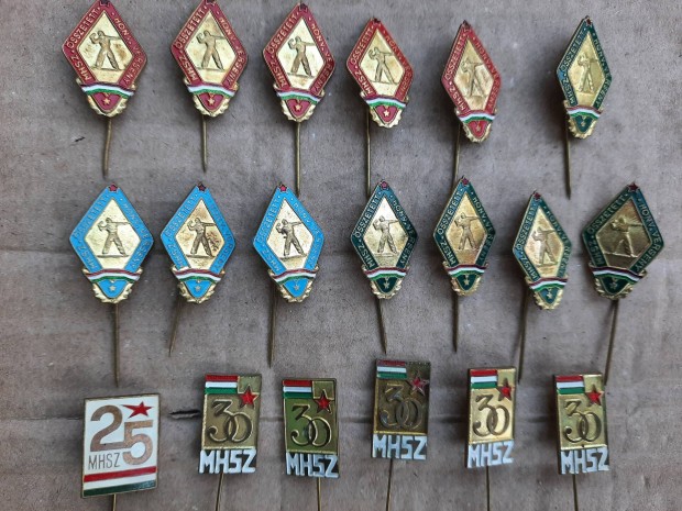 19 darab MHSZ kitűző eladó