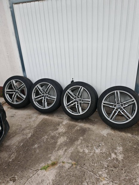 19-es alufelni Audira való 255/40 R19 Michelin téli gumival
