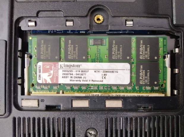 1GB DDR2 200-Pin SO-DIMM PC2-5300S Kingston KTH-ZD8000B/1G 9905295
