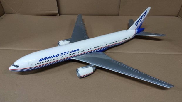 1/100 Boeing 777-200 Replgp modell