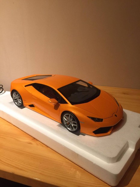 1:12 Autoart Lamborghini Huracan LP 610-4 modell