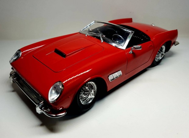 1/16 Ferrari California GT Polistil kiads autmodell 