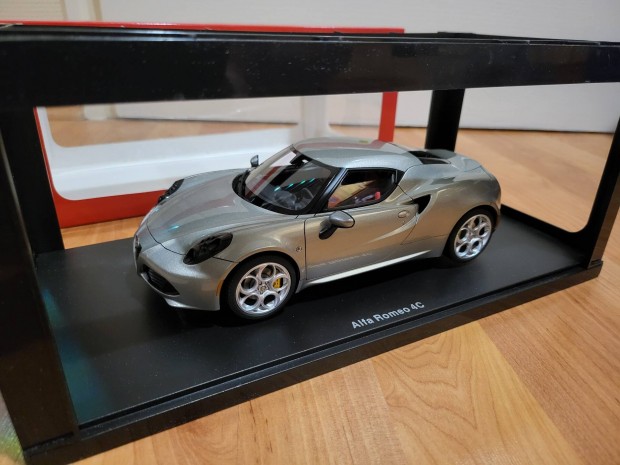 1:18 1/18 Autoart Alfa Romeo 4C modellaut