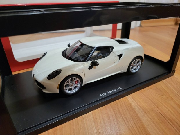 1:18 1/18 Autoart Alfa Romeo 4C modellaut