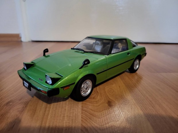 1:18 1/18 Autoart Mazda Savanna RX-7 modellaut