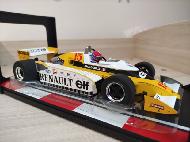 1/18 1:18 MCG Renault RS10 F1 Forma-1 modell