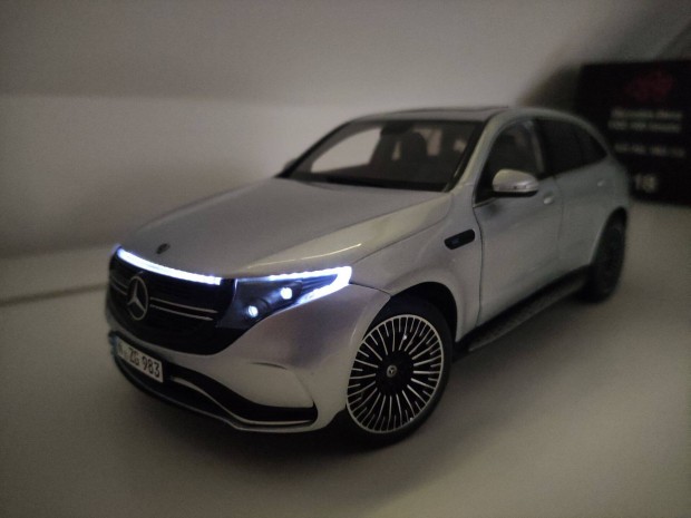 1/18 1:18 Nzg Mercedes Eqc 400 4Matic LED