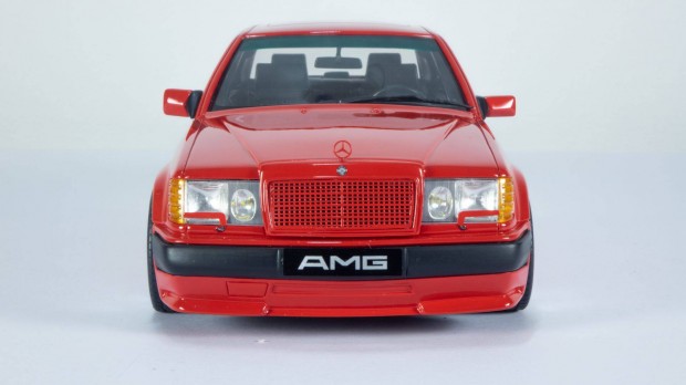 1:18 1/18 Ottomobile Mercedes-Benz 300E 6.0 AMG W124