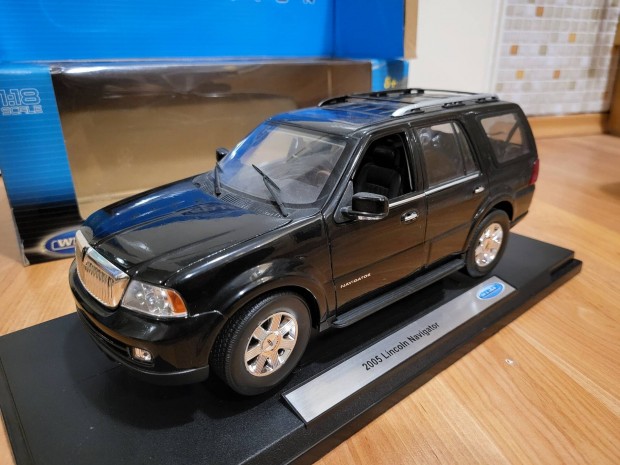 1:18 1/18 Welly Lincoln Navigator 2005 modellaut