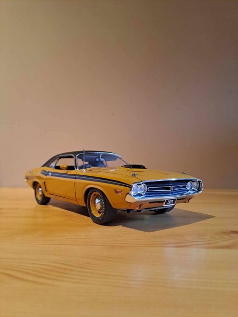 1:18 ACME Dodge Challenger R/T Hemi modell