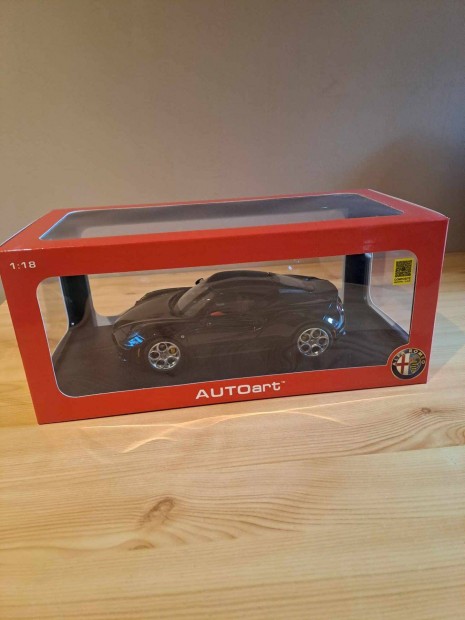 1:18 Autoart Alfa Romeo 4C modell 1/18