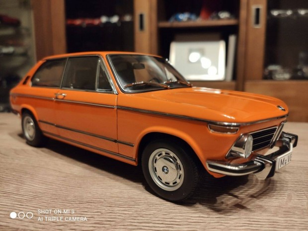 1:18 Autoart BMW 2000 tii Touring AUT 70682 Inka Orange