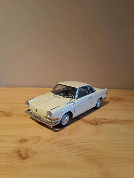 1:18 Autoart BMW 700 modell