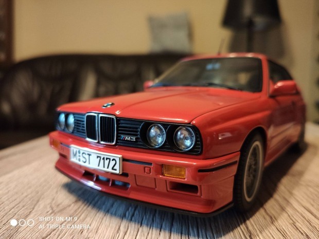 1:18 Autoart BMW E30 M3 Sport Evolution - RED