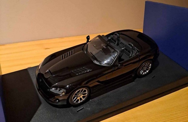 1:18 Autoart Dodge Viper SRT-10 modell